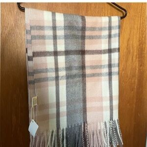 🧣💓Pretty Persuasions Soft Pink and Gray Checkered Scarf